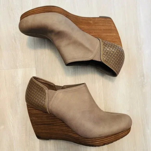 Dr. Scholls Taupe Harlow Wedge Booties size 11 - Picture 3 of 7